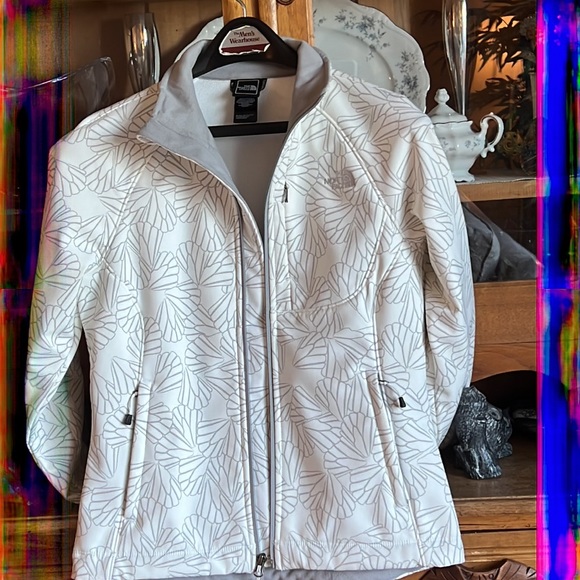 The North Face Womenswear Jacket🔥2X Host Pick💥 - Picture 8 of 16